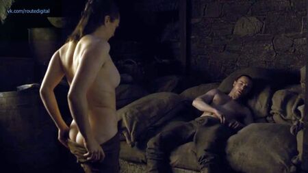 Maisie Williams desnuda – Juego de Tronos (2019), temporada 8, episodio 2, HD 1080p + cámara lenta. Ver online / Maisie Williams – Juego de Tronos
