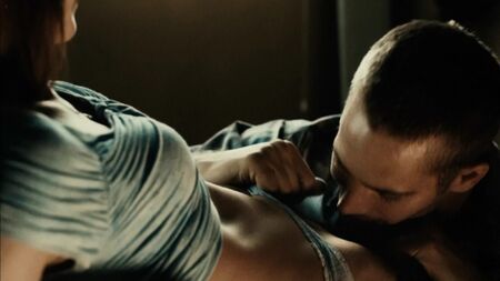 Vera Farmiga desnuda - «Running Scared» (2006) en HD 1080p