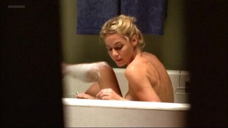 Connie Nielsen desnuda - Dark Summer (2000)