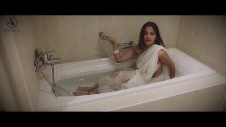 Simran Kaur - Ducha en la bañera