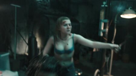 Abigail Breslin, muy sexy - La llamada (2013)