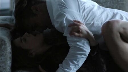 Riley Keough desnuda - The Girlfriend Experience, temporada 1, episodio 13 (2016)