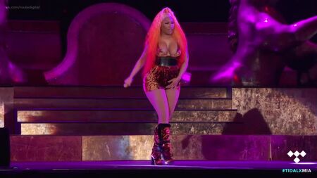 Nicki Minaj: se le vio un pezón en el Made In America (septiembre de 2018). Ver en línea / Ники Минаж