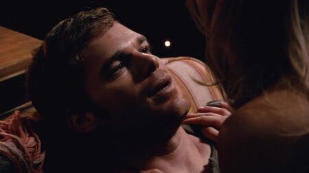 Julie Benz desnuda - Dexter (2007)