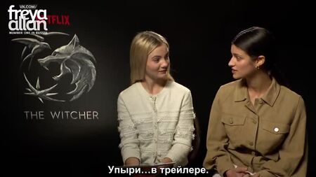 Freya Allan y Anya Chalotra responden a los comentarios de «IGN»