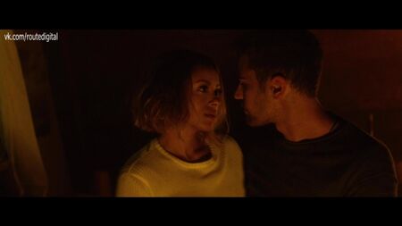 Kat Graham desnuda - How It Ends (2018) HD 1080p Ver online / Kat Graham - Cómo termina