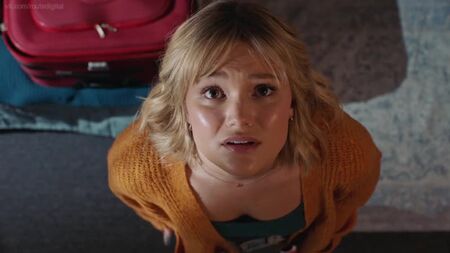 Olivia Holt, Reha Sandill - Turkey Drop (2019) HD 1080p ¿Desnudos? ¡Qué sexy! Ver online