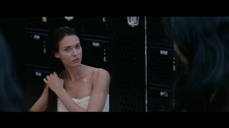Odette Annable desnuda - The Unborn (2009)