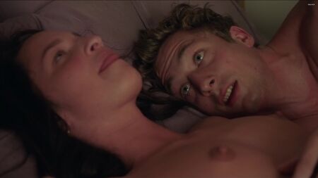 Ruby Modine, Isidora Goreshter desnudas - Shameless, temporada 7, episodio 6 (2016) - 1080p