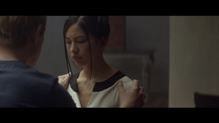 Sonoya Mizuno, Claire Selby, etc. Desnudas - Ex Machina (2015) HD 1080p Ver online