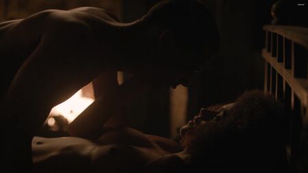 Nathalie Emmanuel (escenas de desnudo de Nathalie Emmanuel en «Juego de Tronos», temporada 7, episodio 2, 2017)