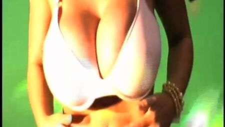 Denise Milani: el baile del trasero