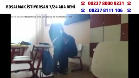 Una guapa estudiante de instituto turca se dedica a hacer una mamada en clase