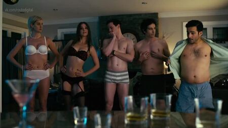 Katharine Isabelle desnuda - Cómo organizar una orgía en un pueblo pequeño (2015) HD 1080p Web DL Ver online