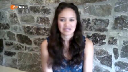 Allie Bertram responde a vuestras preguntas - Mako - Simplemente sirena _ ZDFtivi