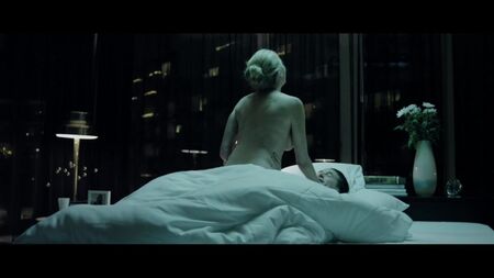 Estella Warren desnuda - The Stranger Within (2013)
