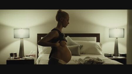 Sarah Gadon desnuda - Enemy (2013) HD 1080p Web-DL Ver online