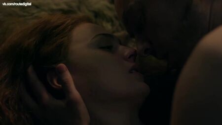 Sophie Skelton desnuda - Outlander (2018) T4E8 HDTV 1080p Ver online