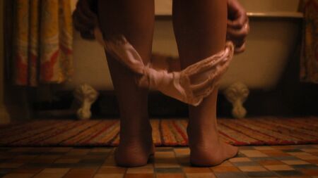Gina Rodríguez - Jane the Virgin (2017) T4E1 (1080p) ¿Desnuda? ¡Qué sexy! Ver online