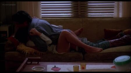 Debra Winger y Barbara Hershey desnudas - Una mujer peligrosa (1993) HD 1080p Ver online