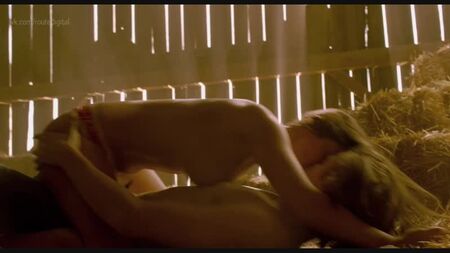 Merritt Patterson desnuda - Lobos (2014) HD 1080p Ver online / Merritt Patterson - Lobos
