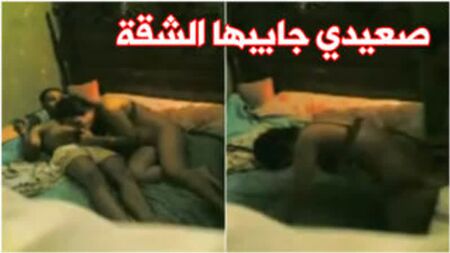 Sexo egipcio del Alto Egipto: una mujer promiscua va a ver a su amante a su piso