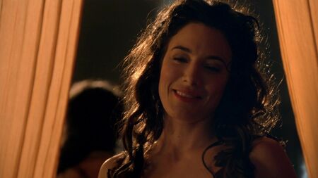 Escenas de desnudo de Jaime Murray en «Spartacus» en HD 720p