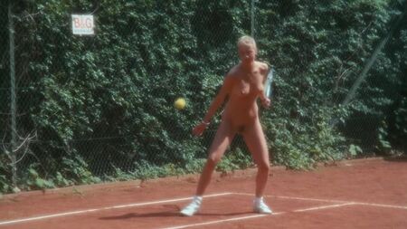 Tatjana Simic, Natascia Paolucci, Tatjana van Zanten, Apollonia van Ravenstein, Tina Shaw desnuda - Flodder (1986) HD 1080p Ver
