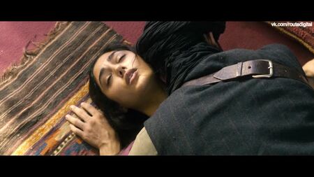 Golshifteh Farahani desnuda - La piedra de la paciencia (FR-AF 2012) 1080p Ver online / Голшифте Фарахани - Камень терпения