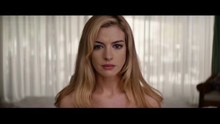 Anne Hathaway sexy y desnuda (BD) – Serenity (2019) HD 1080p Ver online / Anne Hathaway – Más tentación