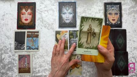 La disposición de las cartas del tarot