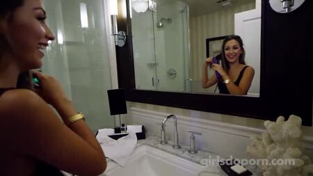 GDP - Una morena sexy pasa el casting (2 imágenes detrás de las cámaras)