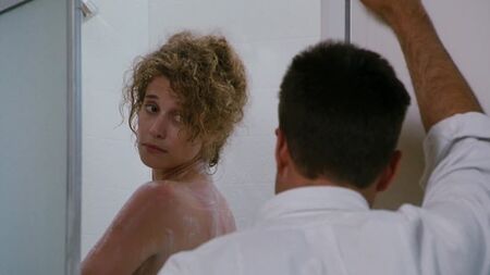 Nancy Travis, Annabella Sciorra desnuda - Asuntos Internos (1990) HD 1080p Ver online