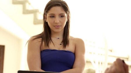 Gracie Glam lesbiana se frota sobre el coño de Abella Dunger