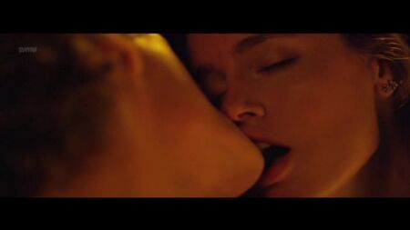 Matilde Gioli desnuda - 2Night (Italia, 2016)
