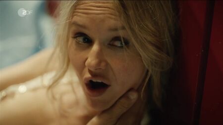 Stefanie Stappenbeck desnuda - El séptimo día (2017) HD 720p Ver en línea / Stefanie Stappenbeck - El séptimo día