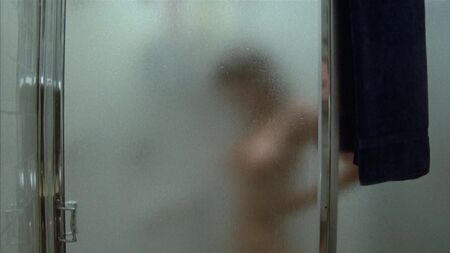 Betsy Russell desnuda - Private School (1983) 1080p