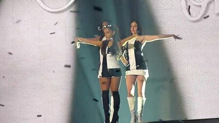 Ariana Grande, muy sexy – Problem (Chicago, 10 de febrero de 2015)