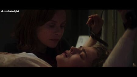 Chloë (Chloe) Grace Moretz, Maika Monroe – Greta (2018) HD 1080p ¿Desnuda? ¡Qué morbo! Ver online