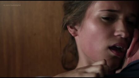 Alicia Vikander desnuda - Pure (Hacia lo bello, 2009) 1080 Ver en línea Alicia Vikander - Pure (Hacia lo bello)