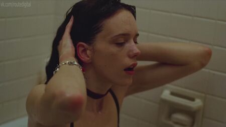 Stacy Martin desnuda - Rosy (2018) HD 1080p Ver online