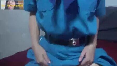 Quiere que me la folle con el uniforme puesto, así que le daré lo que quiere. Tiene el coño muy estrecho. (MP4_High_Quality).mp4