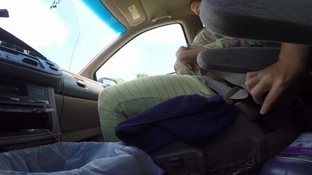 Una mujer da a luz a un bebé de 4,5 kg en el coche