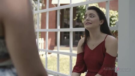 Kylie Quinn y Sara Luvv: un encuentro espontáneo con un final orgásmico
