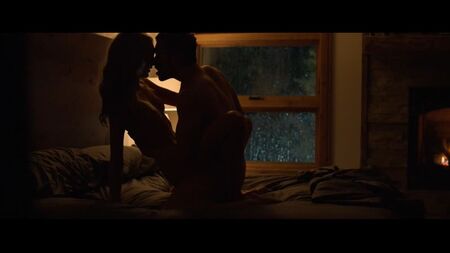 Lilly Krug, Ash Santos desnudos – Shattered (2022) HD 1080p Ver online