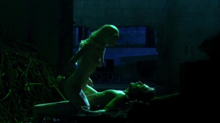 Helena Mattsson desnuda - Species: El despertar (2007) 1080p