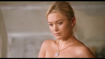 Sophia Myles desnuda - Art School Confidential (2006)