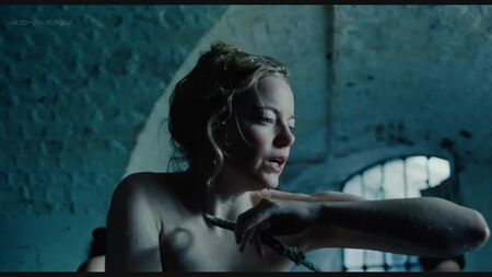 Emma Stone desnuda - La favorita (2018) HD 1080p Ver en línea / Emma Stone - La favorita