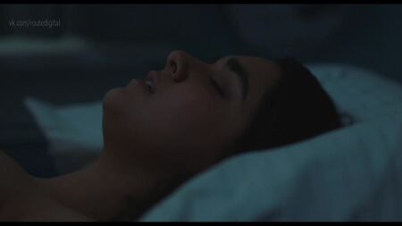 Geraldine Viswanathan desnuda (cubierta) - Hala (2019) HD 1080p Ver en línea / Geraldine Viswanathan - Hala