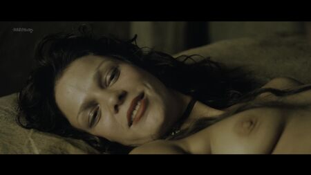 Karoline Herfurth desnuda, orgía sin acreditar - Perfume: La historia de un asesino (ES/FR/DE/US 2006) [HD 1080p]